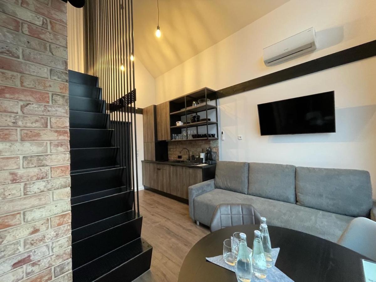 Czarna Luxury Klimkowka
