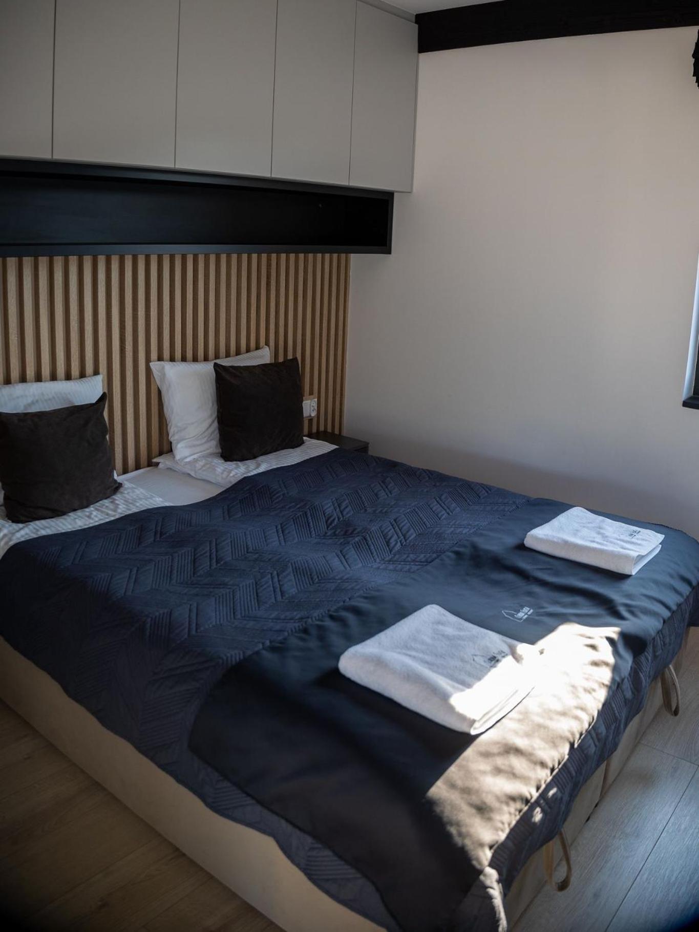 Czarna Luxury Klimkowka